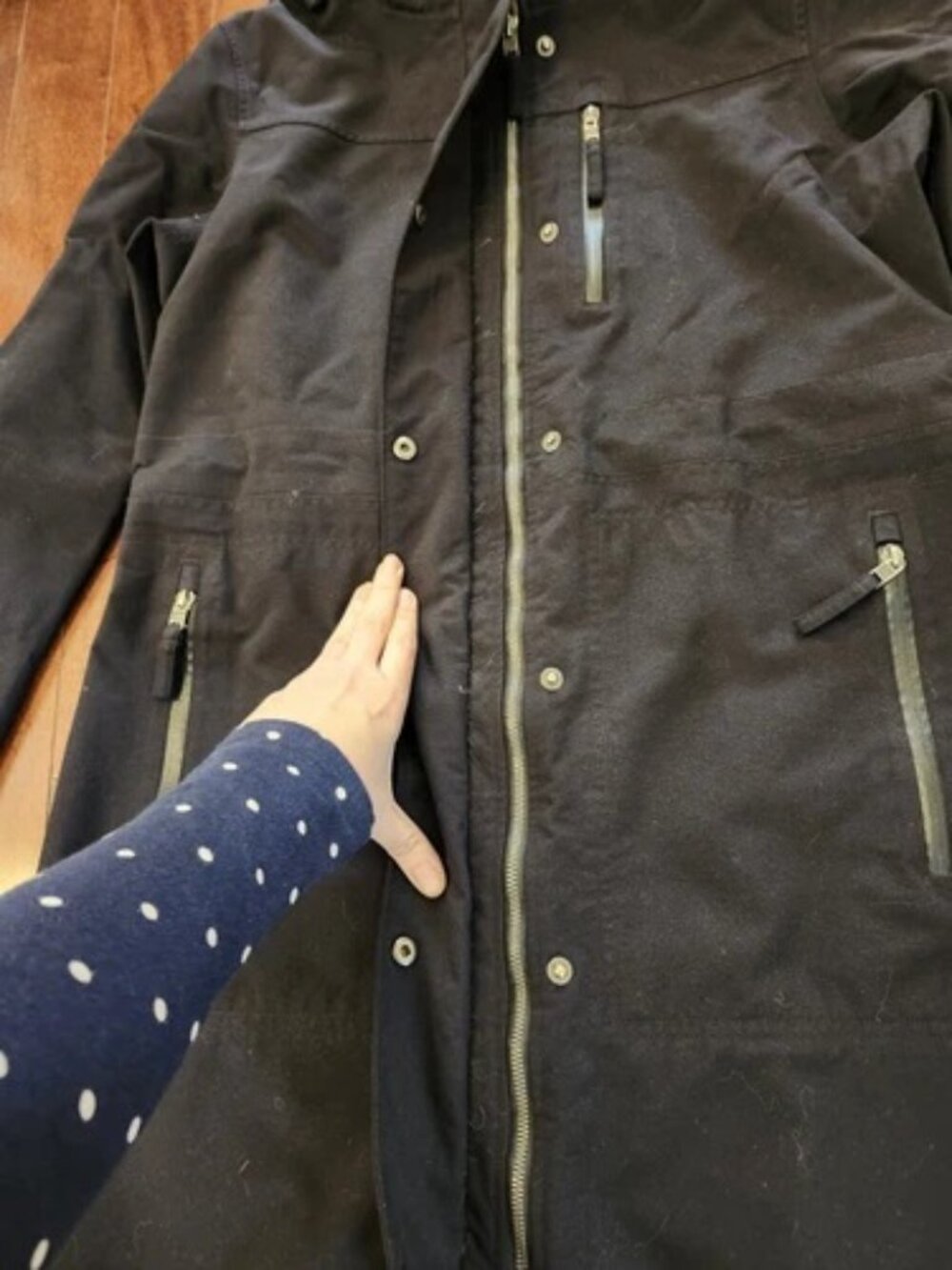 Patagonia women's black full zip hooded jacket in size medium - Picture 4 of 5